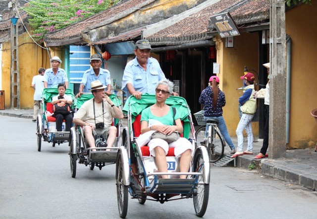 Tourisme : 3,7 millions d'étrangers au Vietnam depuis janvier  - ảnh 1